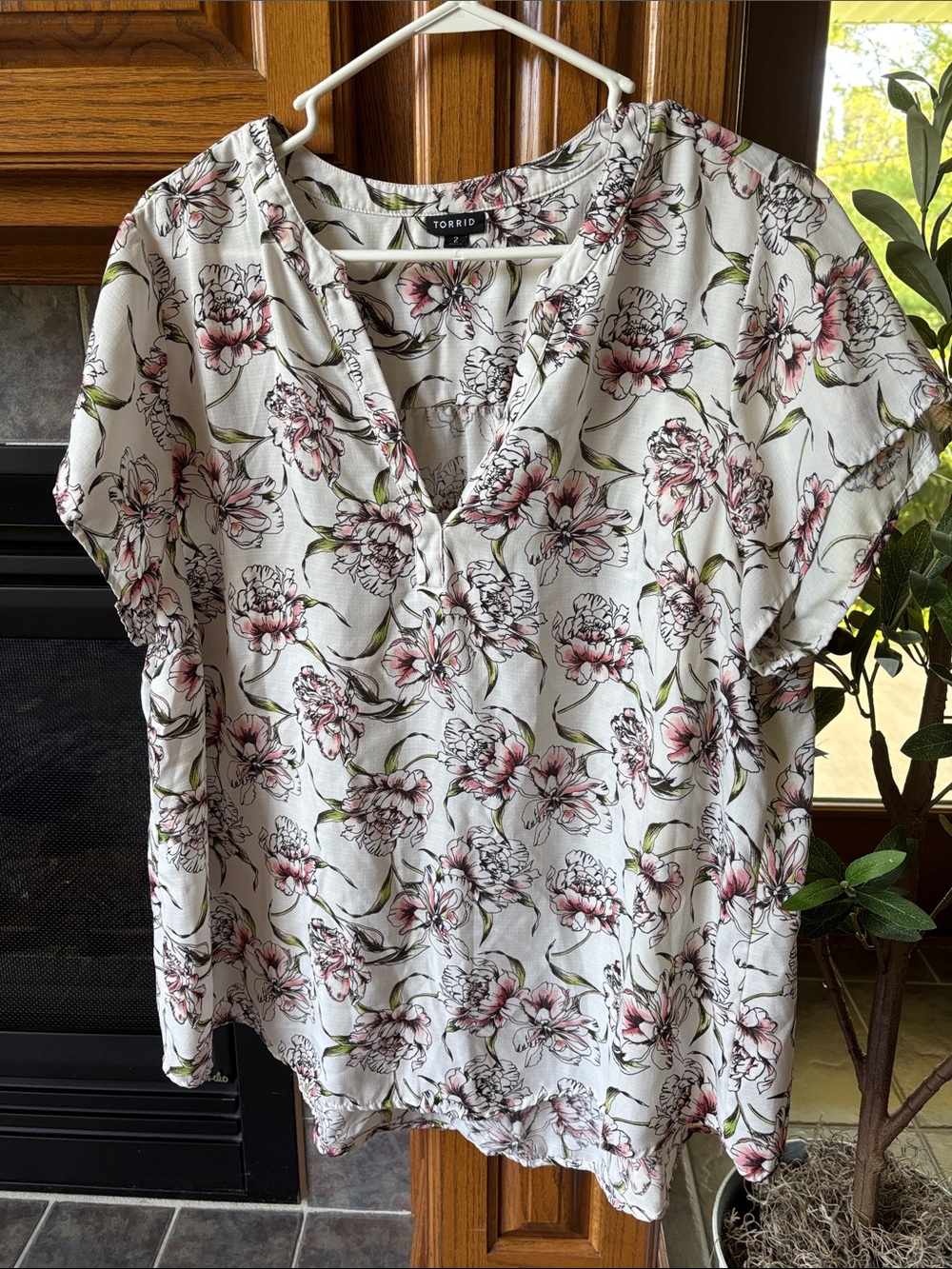 torrid White Pink Floral Tie-Front Blouse